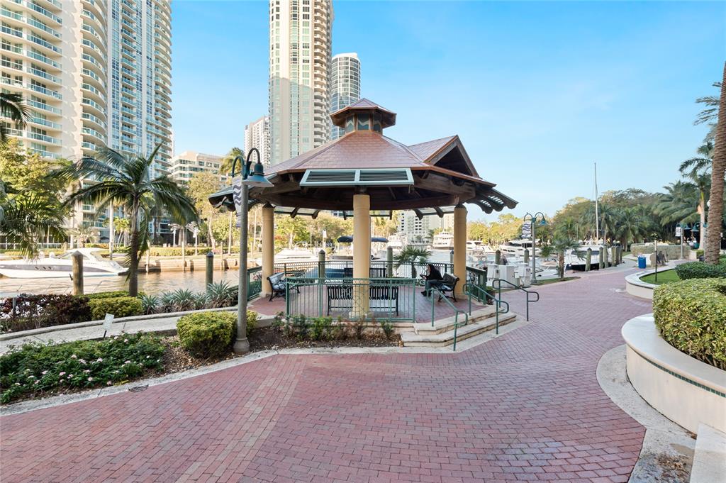 511 Southeast 5th Avenue, Unit 1906 Fort Lauderdale, FL 33301 - Photo 53 of 64 a view of a street with sitting area
