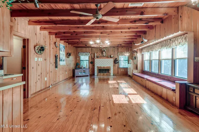 $459,000 | 16000 Moragas Lane, Kiln, MS 39556