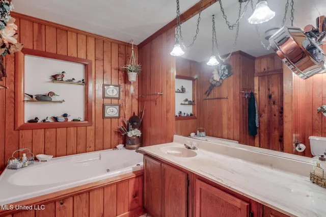 $459,000 | 16000 Moragas Lane, Kiln, MS 39556