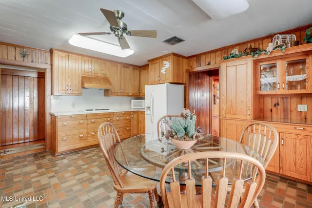 $459,000 | 16000 Moragas Lane, Kiln, MS 39556