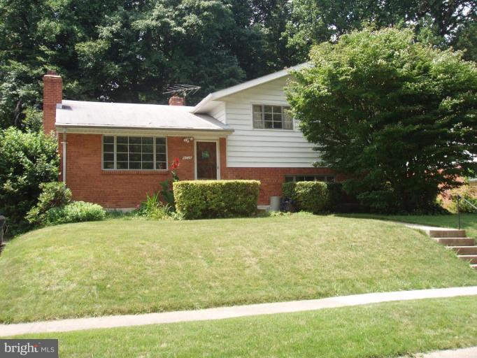 9718 Holmhurst Road Bethesda, MD 20817 - Photo 1 of 12 View from street