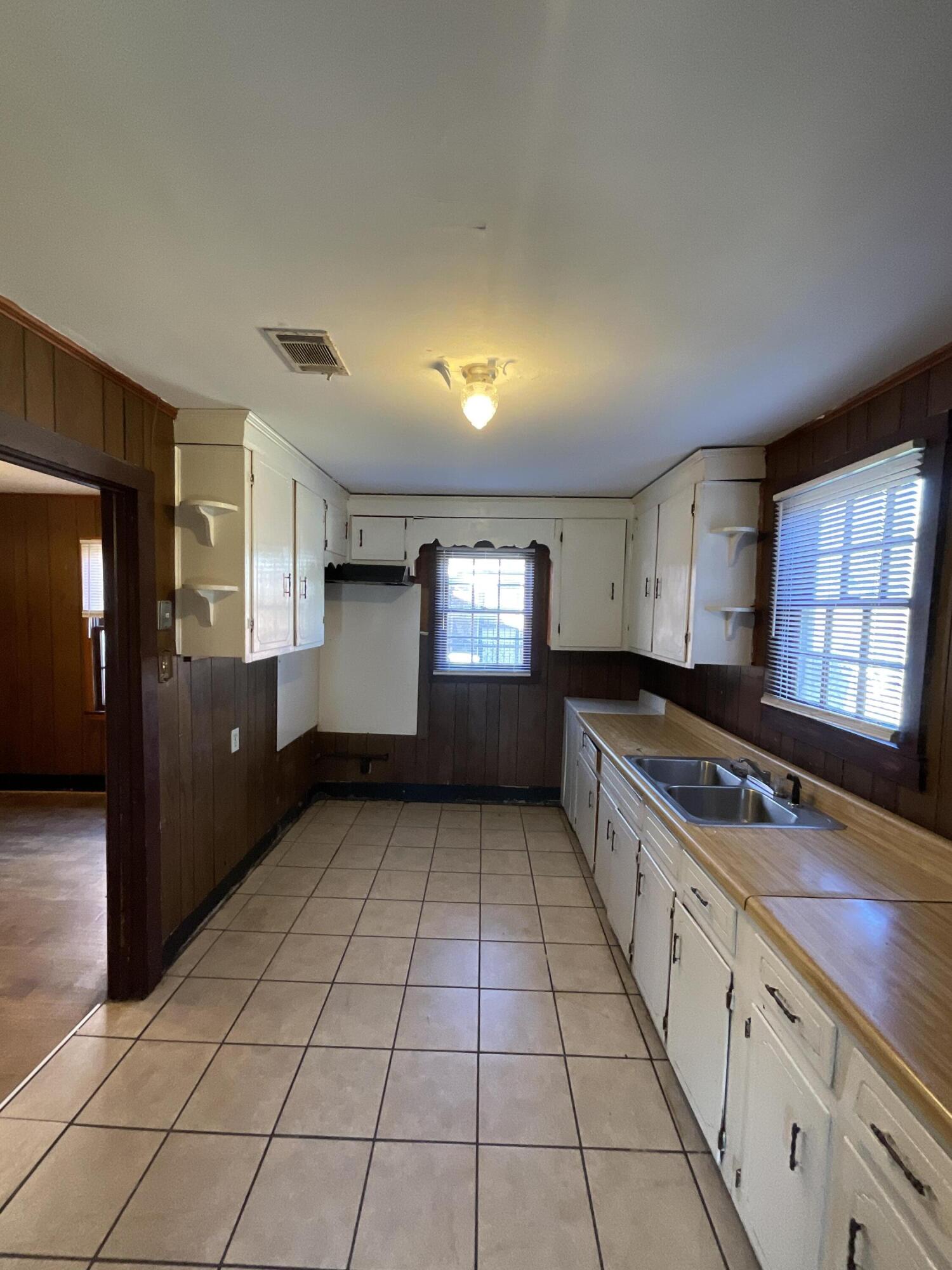 1694 Douglas Street Augusta, GA 30901 - Photo 4 of 14 Kitchen