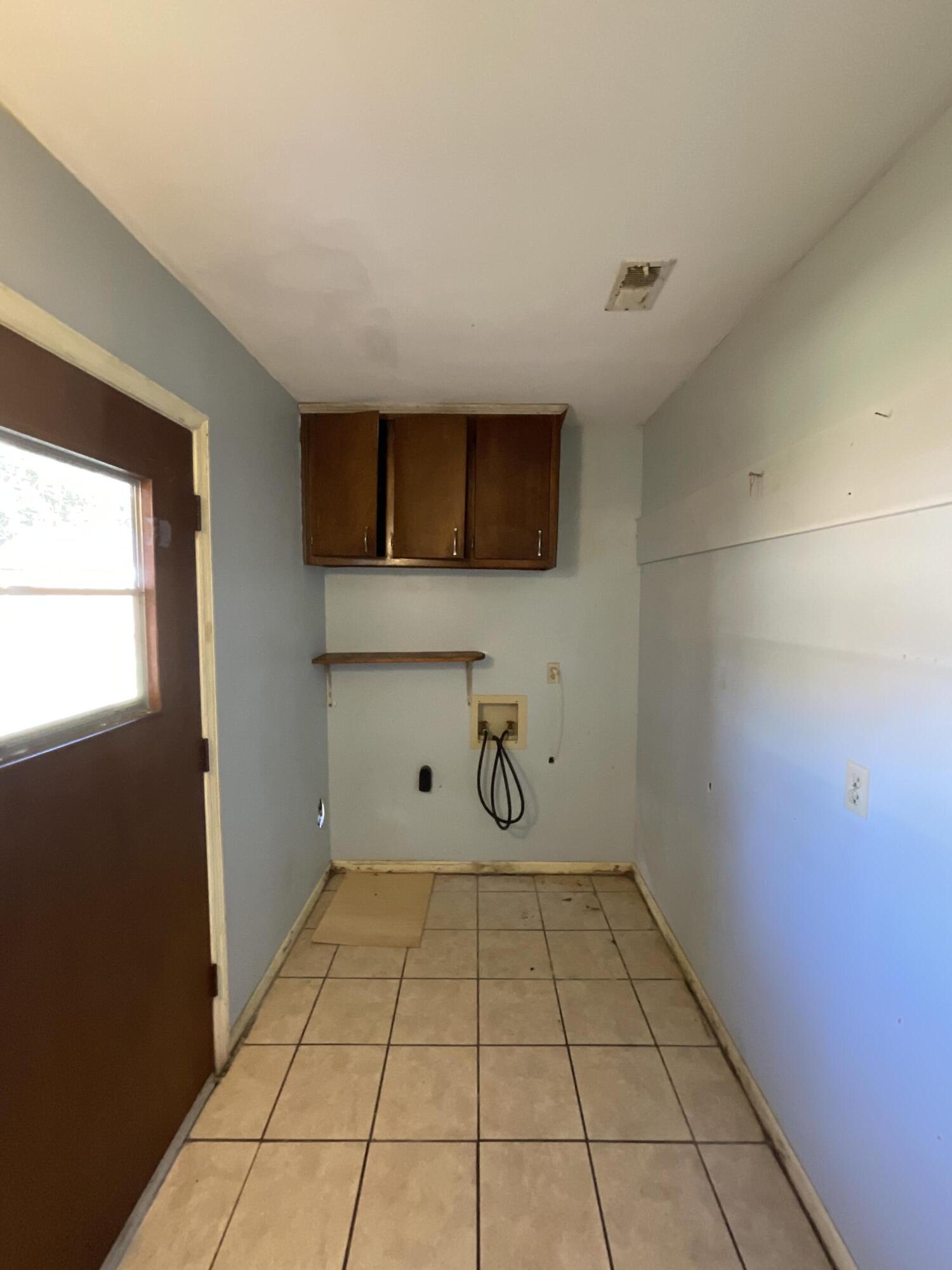 1694 Douglas Street Augusta, GA 30901 - Photo 6 of 14 Laundry Room