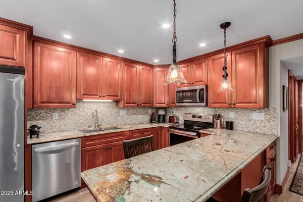 $2,000 | 5525 East Thomas Road, Unit E3, Phoenix, AZ 85018