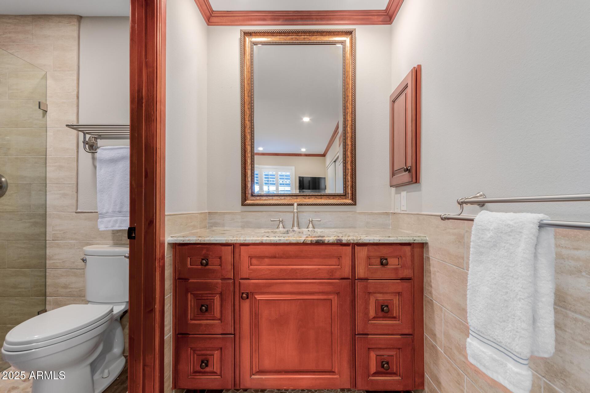 5525 East Thomas Road, Unit E3 Phoenix, AZ 85018 - Photo 18 of 31 a bathroom with a toilet a sink and mirror