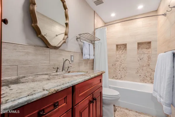 $2,000 | 5525 East Thomas Road, Unit E3, Phoenix, AZ 85018
