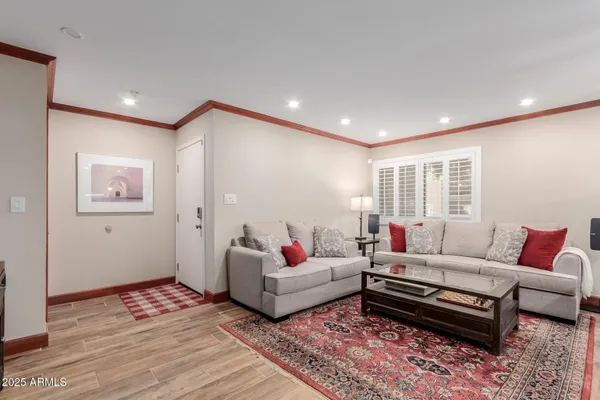 $2,000 | 5525 East Thomas Road, Unit E3, Phoenix, AZ 85018