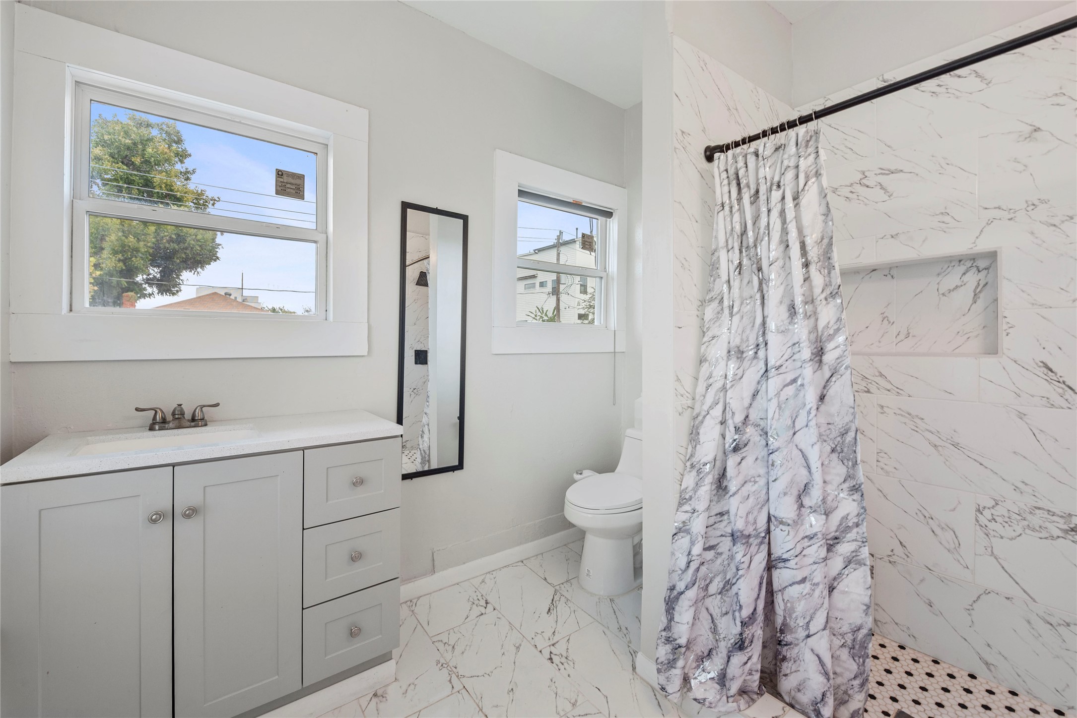 615 Pacific Street Houston, TX 77006 - Photo 22 of 30 a bathroom with a sink toilet and window