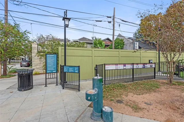 $1,875 | 615 Pacific Street, Houston, TX 77006