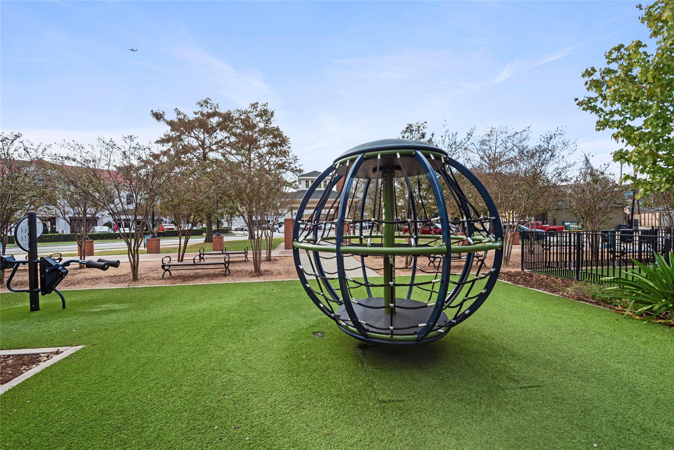 615 Pacific Street Houston, TX 77006 - Photo 25 of 30 a view of yard with swimming pool