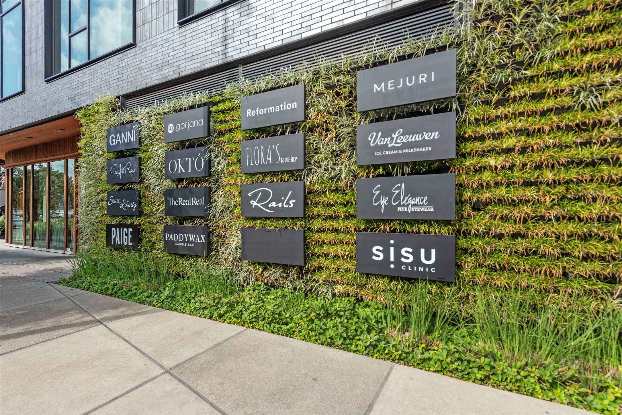 615 Pacific Street Houston, TX 77006 - Photo 28 of 30 a sign on the side of a building