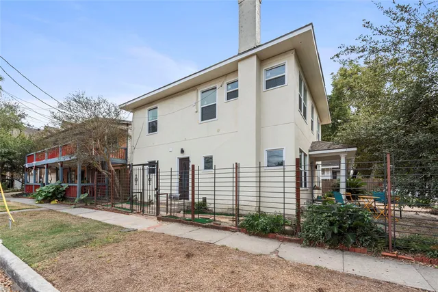 $1,875 | 615 Pacific Street, Houston, TX 77006