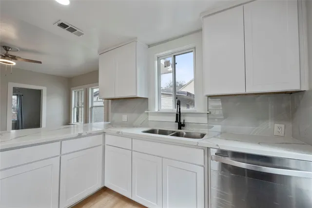 $1,875 | 615 Pacific Street, Houston, TX 77006