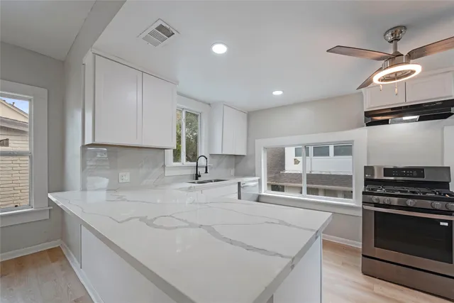 $1,875 | 615 Pacific Street, Houston, TX 77006