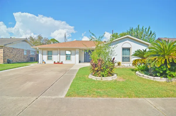 $264,900 | 1716 Dolphin Drive, Seabrook, TX 77586
