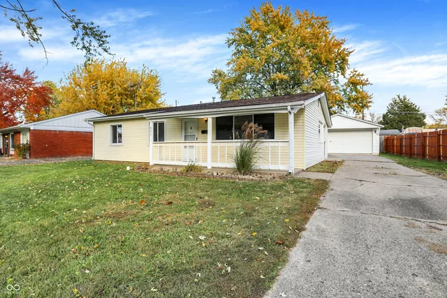 $230,000 | 821 Princeton Drive, New Whiteland, IN 46184