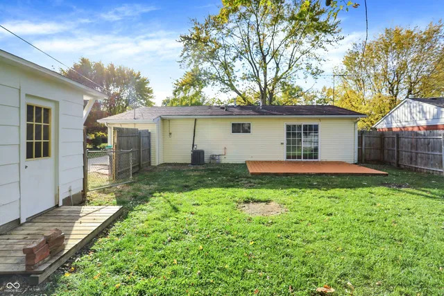 $230,000 | 821 Princeton Drive, New Whiteland, IN 46184