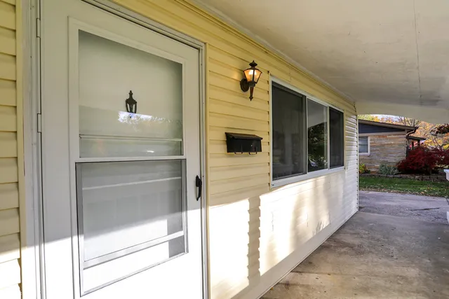 $230,000 | 821 Princeton Drive, New Whiteland, IN 46184