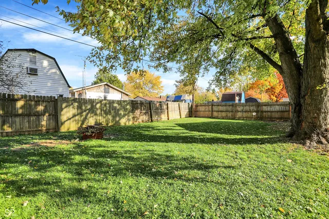 $230,000 | 821 Princeton Drive, New Whiteland, IN 46184