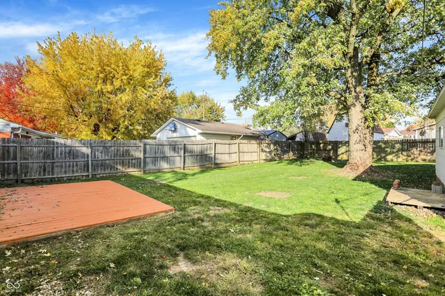 $230,000 | 821 Princeton Drive, New Whiteland, IN 46184