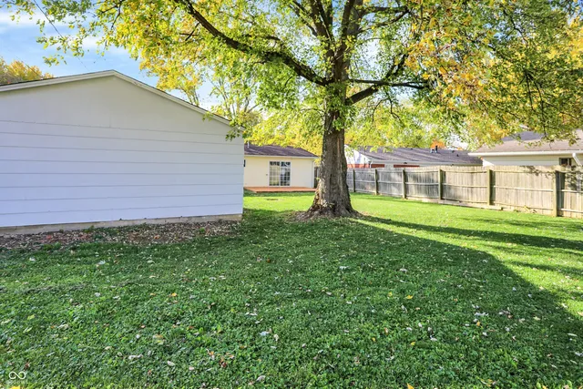 $230,000 | 821 Princeton Drive, New Whiteland, IN 46184