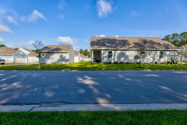 $355,900 | 74 Whispering Oaks Circle, Okatie, SC 29909