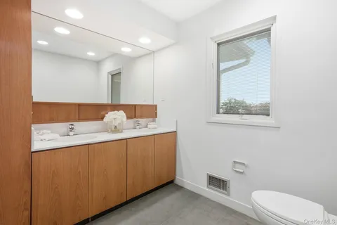 $1,349,000 | 55 Hampton Ovl, New Rochelle, NY 10805