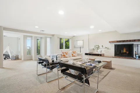 $1,349,000 | 55 Hampton Ovl, New Rochelle, NY 10805