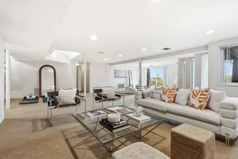 $1,349,000 | 55 Hampton Ovl, New Rochelle, NY 10805