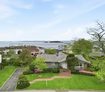 $1,349,000 | 55 Hampton Ovl, New Rochelle, NY 10805