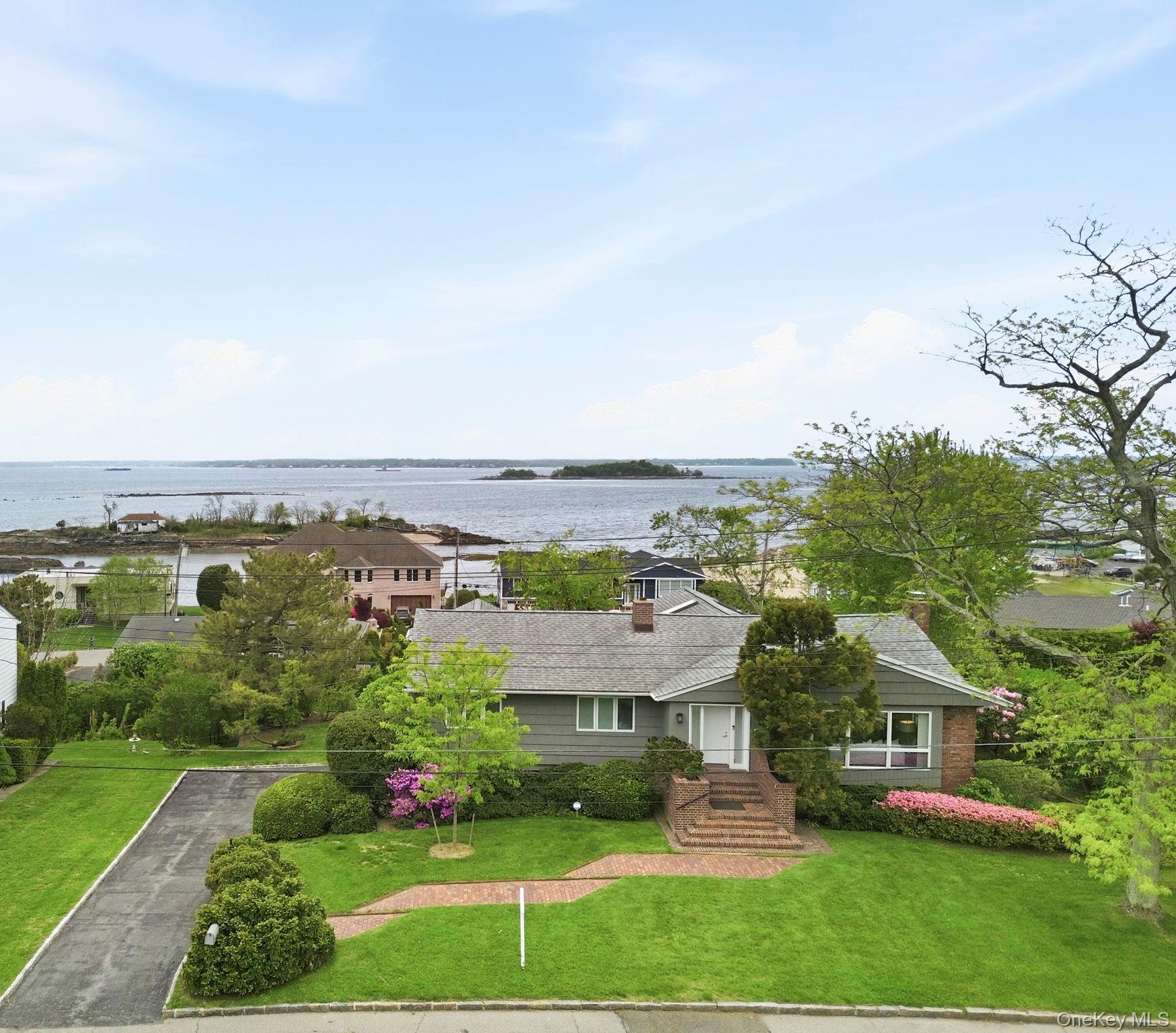 55 Hampton Ovl New Rochelle, NY 10805 - Photo 2 of 28