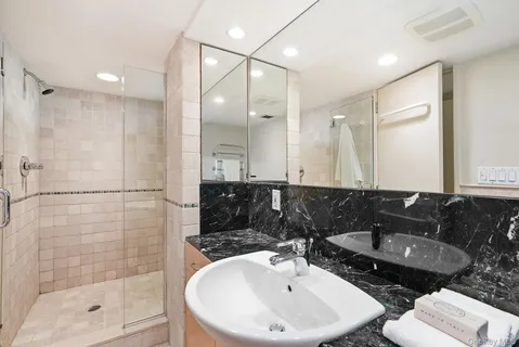 $1,349,000 | 55 Hampton Ovl, New Rochelle, NY 10805
