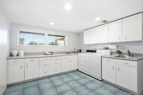 $1,349,000 | 55 Hampton Ovl, New Rochelle, NY 10805