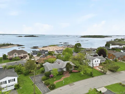 $1,349,000 | 55 Hampton Ovl, New Rochelle, NY 10805
