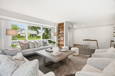$1,349,000 | 55 Hampton Ovl, New Rochelle, NY 10805