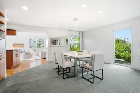 $1,349,000 | 55 Hampton Ovl, New Rochelle, NY 10805