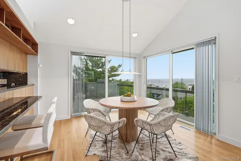 $1,349,000 | 55 Hampton Ovl, New Rochelle, NY 10805
