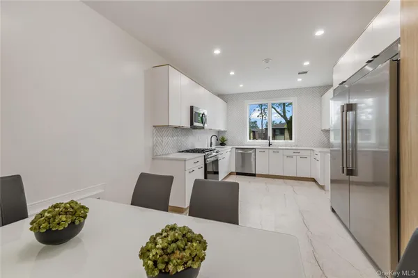 $979,000 | 17 Union Road, Unit 205, Spring Valley, NY 10977