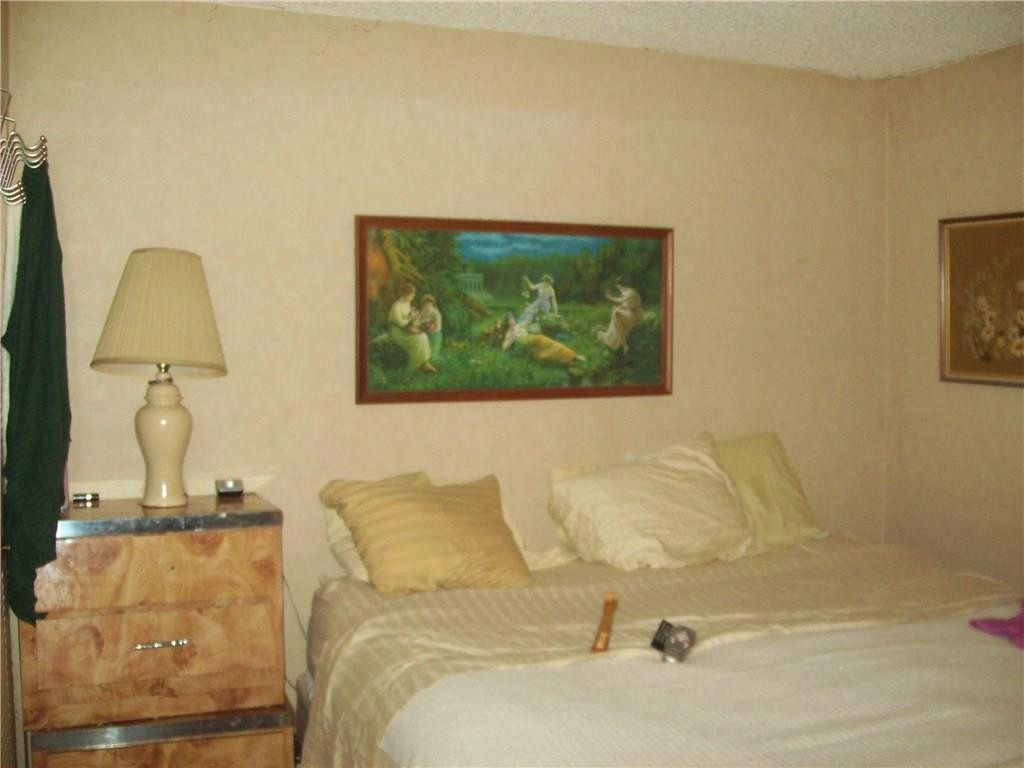 5255 Gate Lake Road, Unit 5255 Tamarac, FL 33319 - Photo 3 of 25 a bed room with a bed