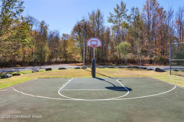a view of an outdoor space