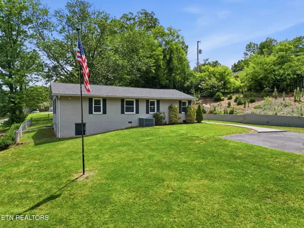 $440,000 | 604 Weldon Drive, Maryville, TN 37801