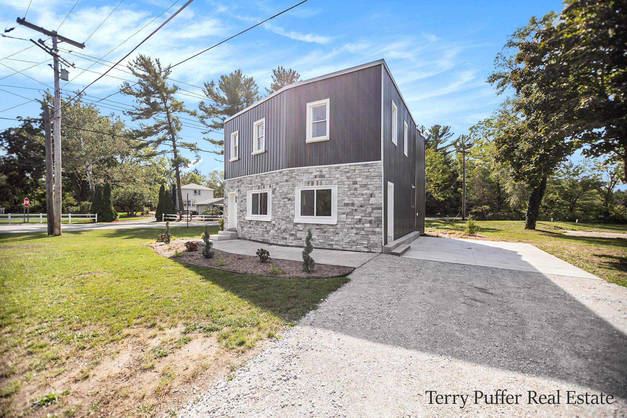 3817 Whitehall Road Muskegon, MI 49445 - Photo 2 of 30 _42A8398