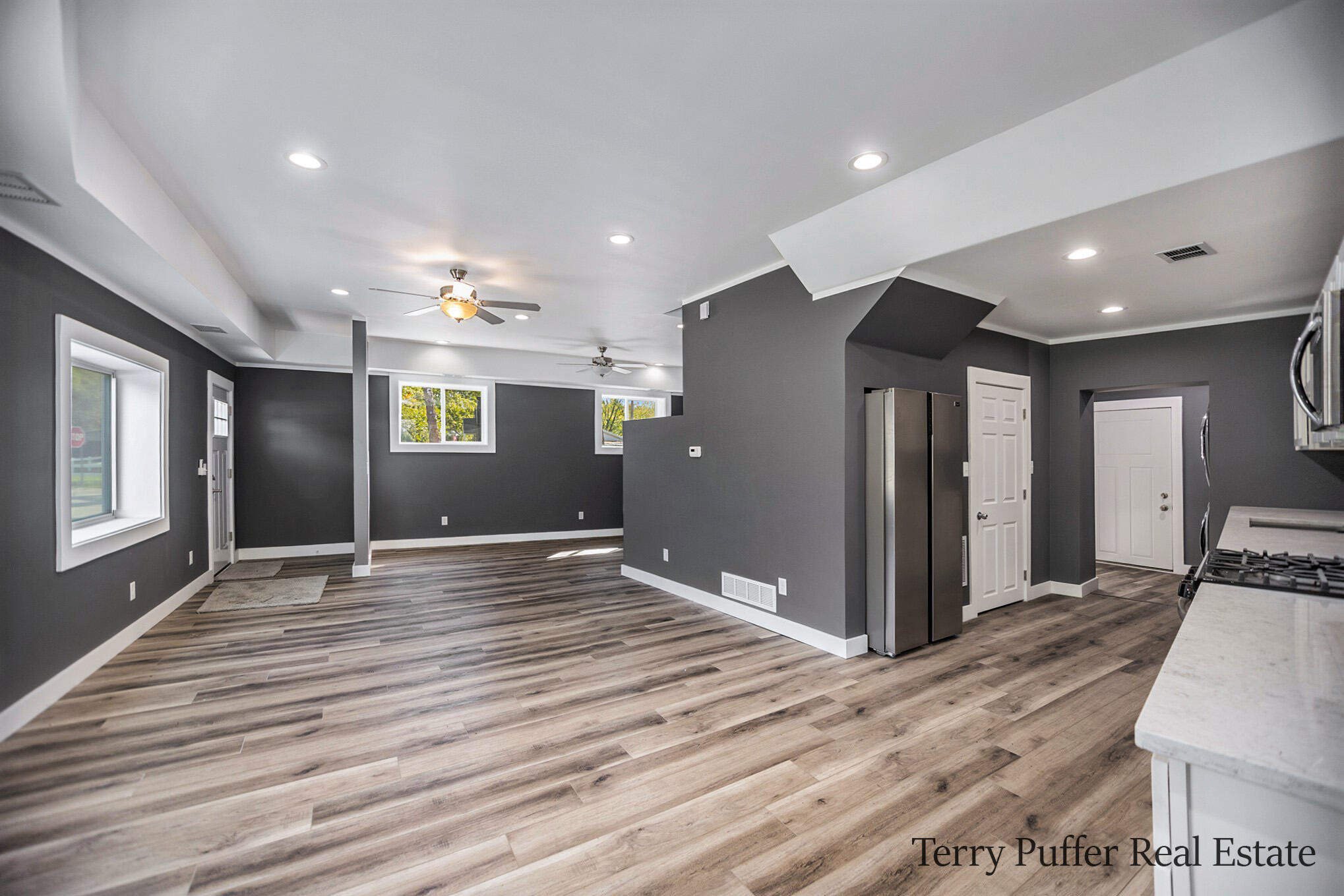 3817 Whitehall Road Muskegon, MI 49445 - Photo 4 of 30 _42A8412