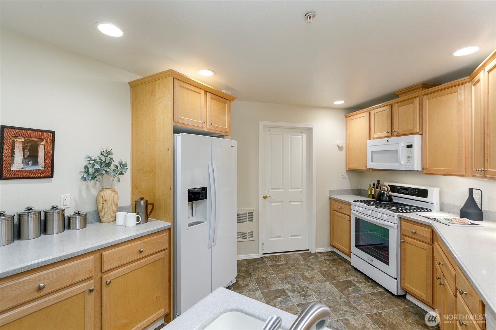 8500 Main Street, Unit F305 Edmonds, WA 98026 - Photo 9 of 25