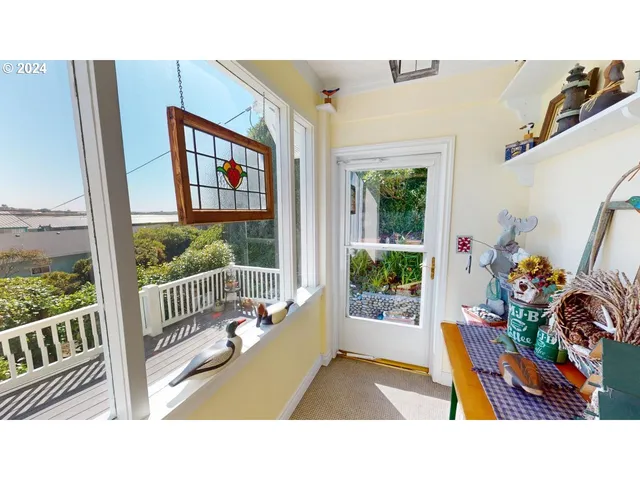 a black and white photo of a living room