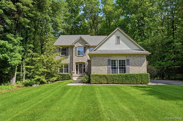 $599,000 | 2790 Pine Bluffs Court, Highland, MI 48357