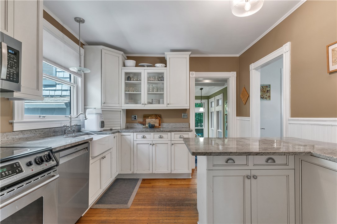 3 Sycamore Street Newport, RI 02840 - Photo 12 of 41