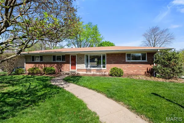 $350,000 | 10131 Glenfield Terrace, St. Louis, MO 63126