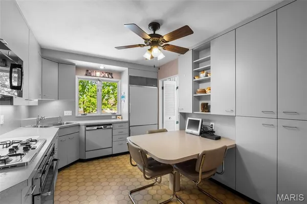 $350,000 | 10131 Glenfield Terrace, St. Louis, MO 63126