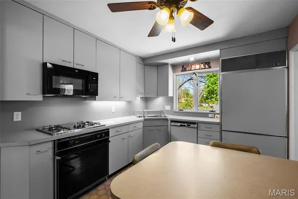 $350,000 | 10131 Glenfield Terrace, St. Louis, MO 63126